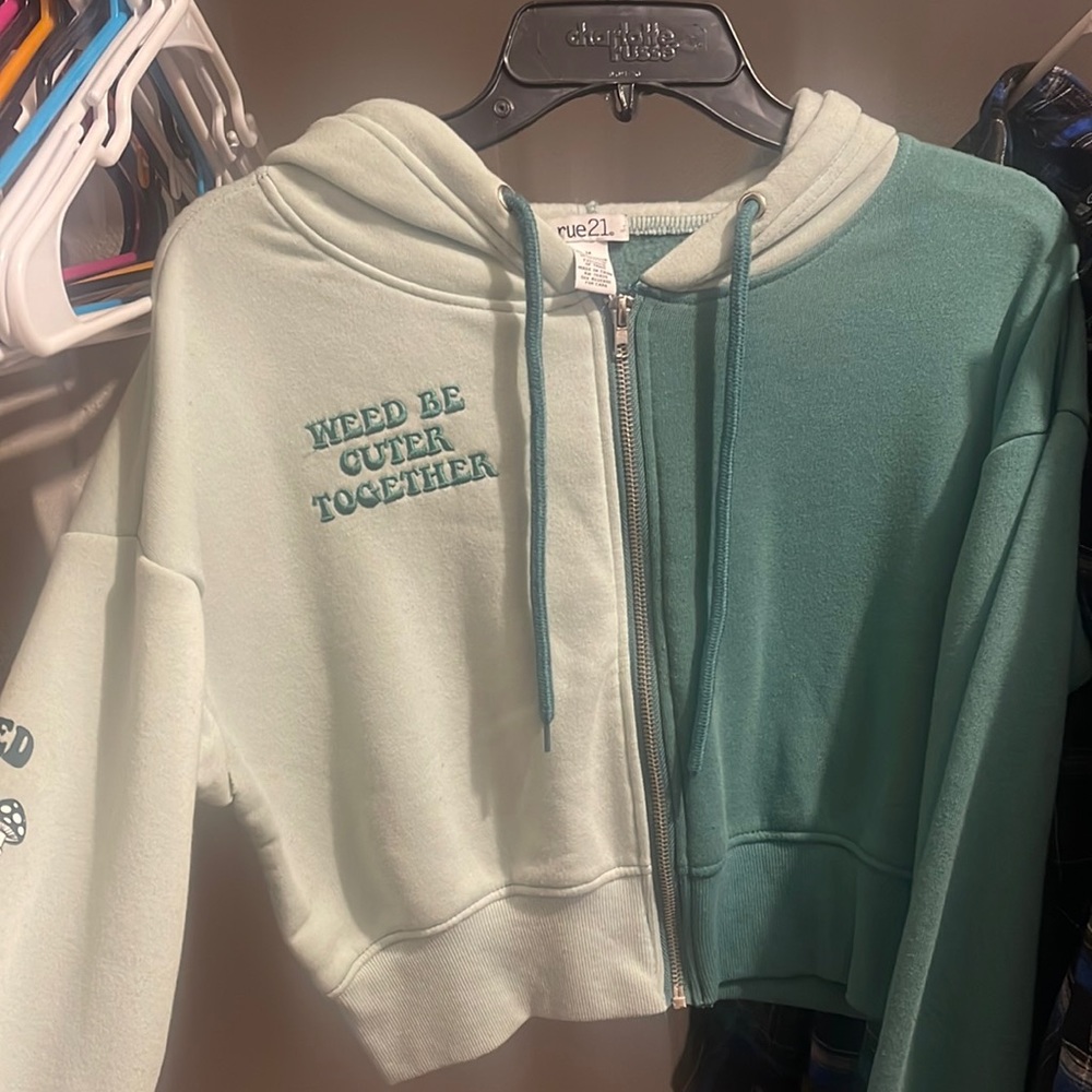 CROP TOP HOODIE